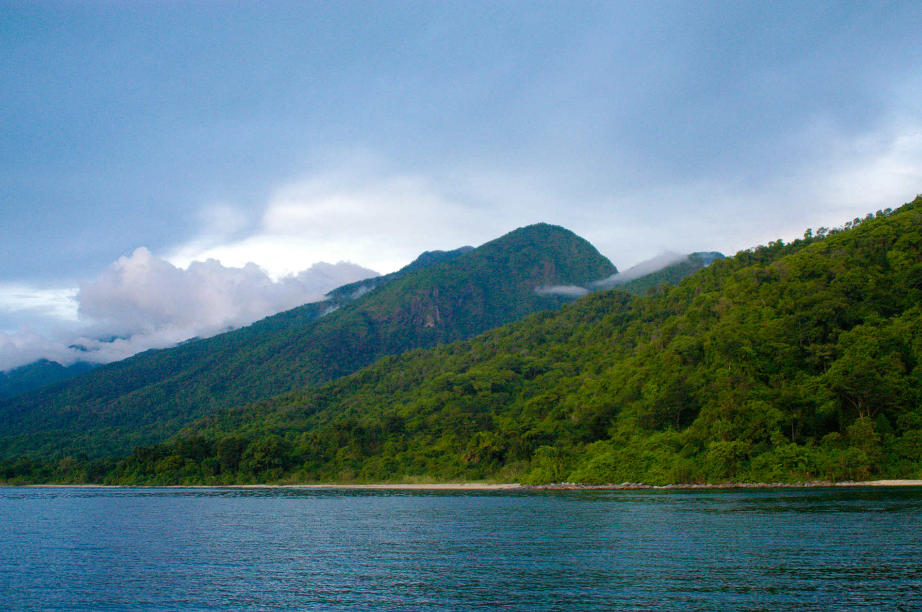 Kungwe Beach Lodge Mahale Mountains