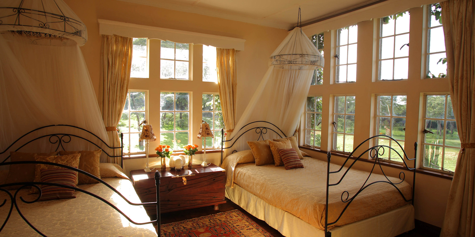 Giraffe Manor Bedroom 29
