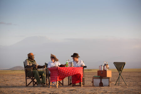 Tansania Safari Drink zum Sonnenuntergang