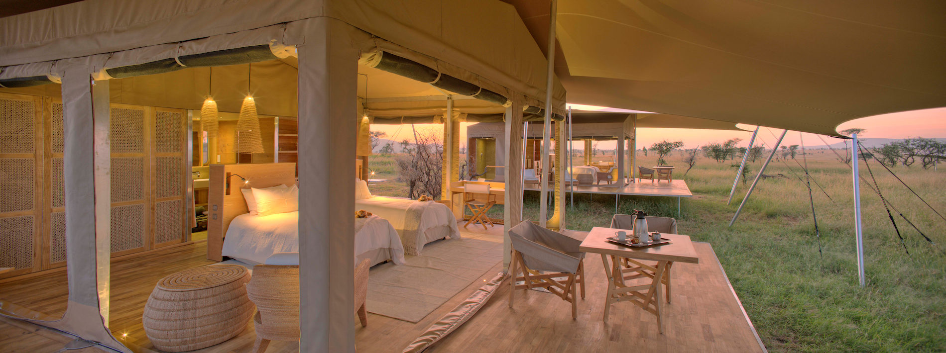 Roving Bushtops Family Tent 4 Schlafzimmer und Terrasse, Roving Bushtops Serengeti, Tansania