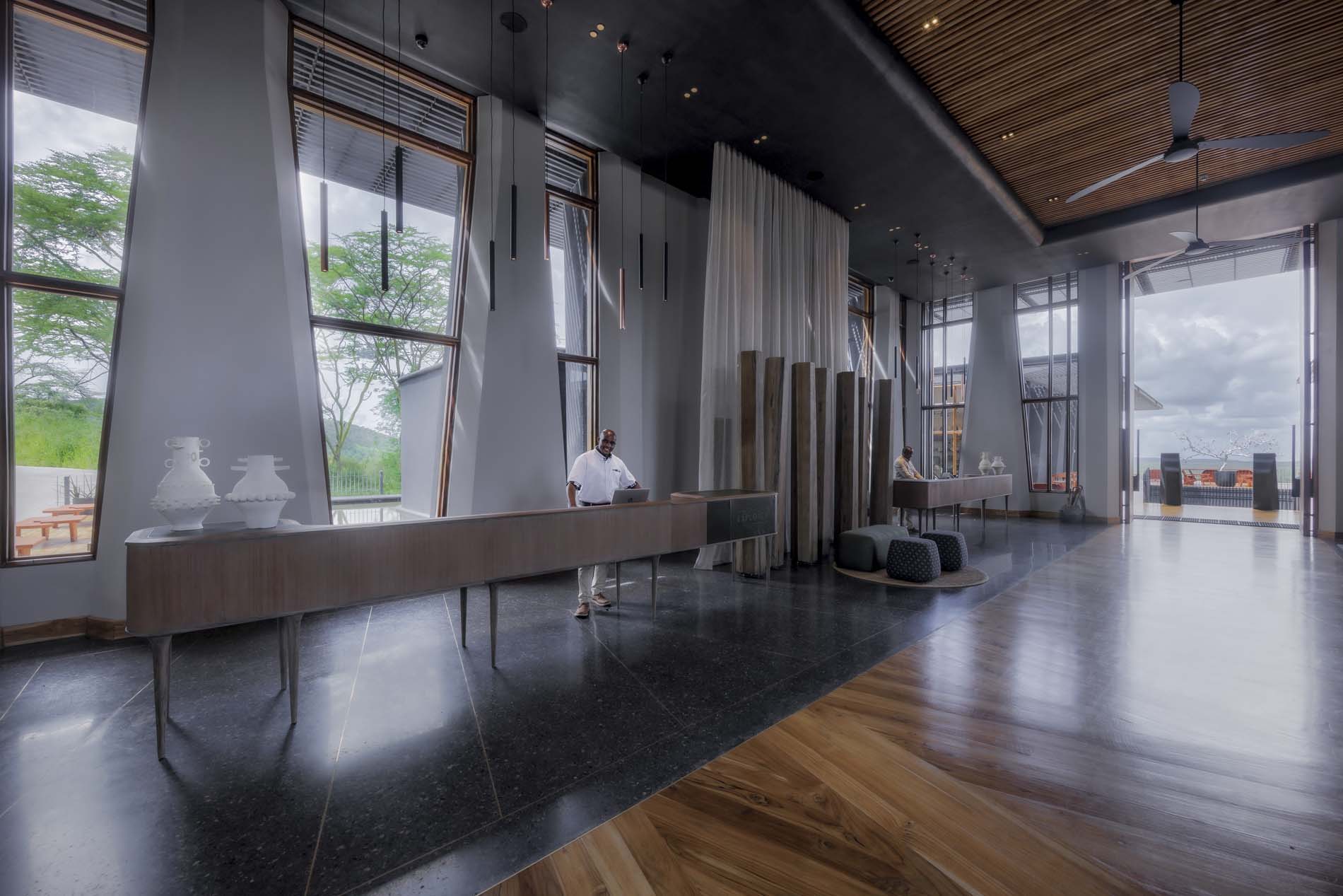 ReceptionAreaWideAngle